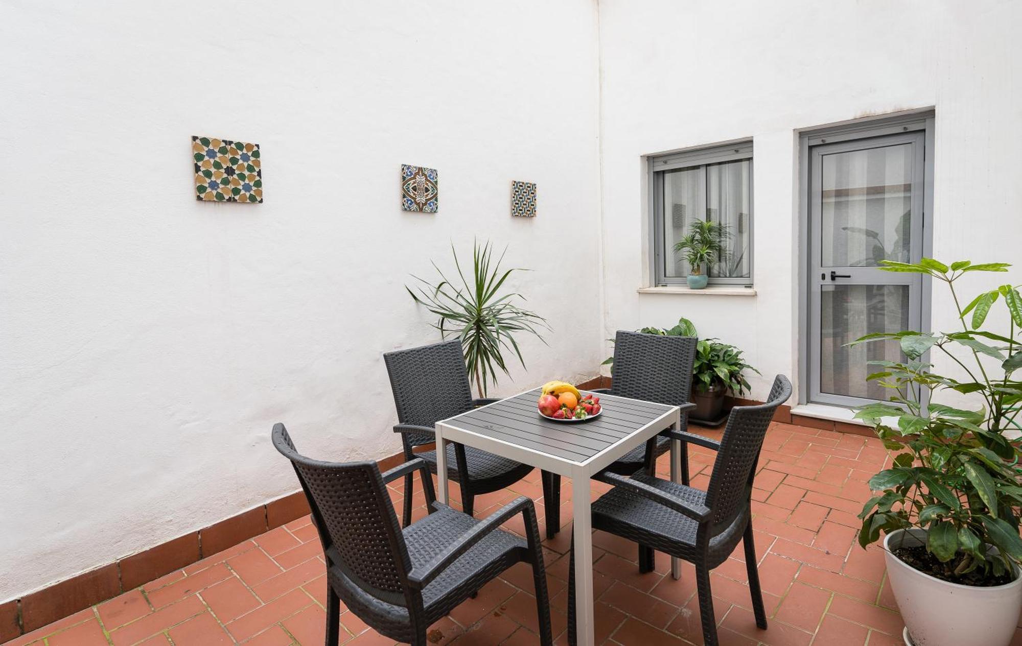 Apartamento Triana Deluxe Con Patio Privado セビリア エクステリア 写真