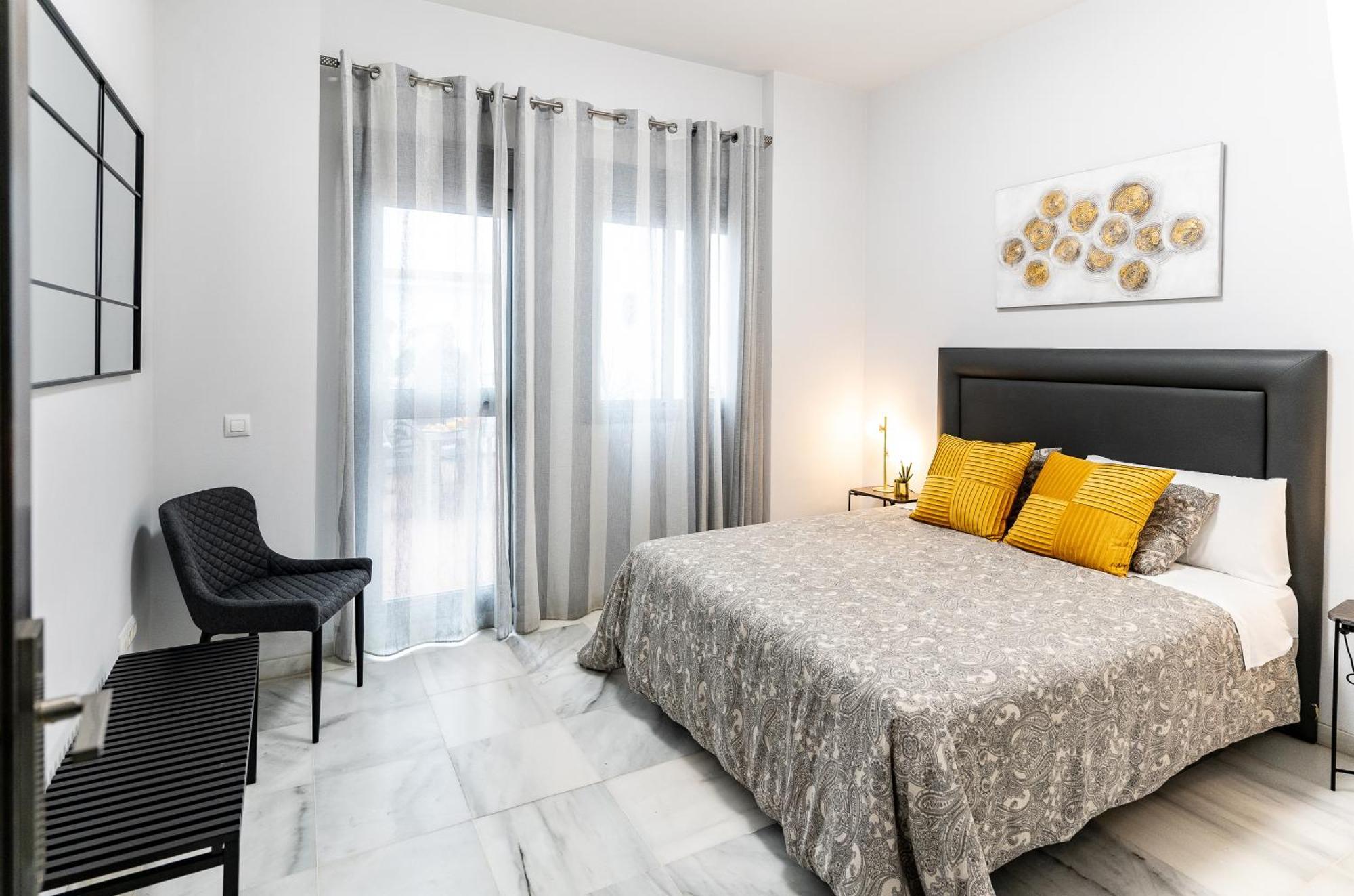 Apartamento Triana Deluxe Con Patio Privado セビリア エクステリア 写真