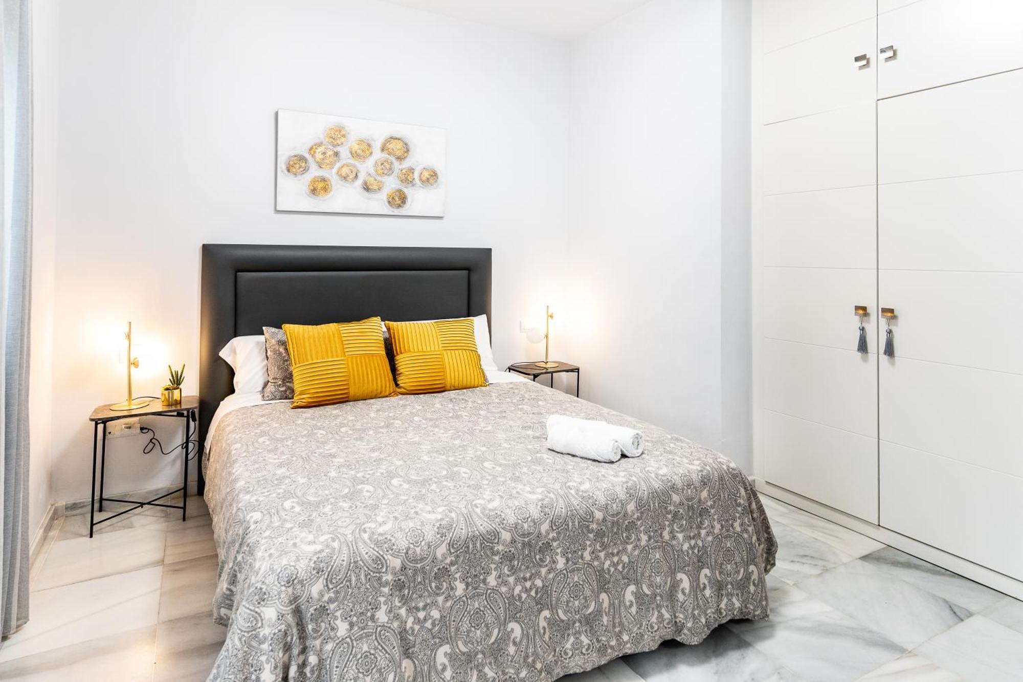 Apartamento Triana Deluxe Con Patio Privado セビリア エクステリア 写真